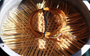 01.八女の竹を編む